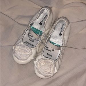 NEVER WORN Flexible kids shoe